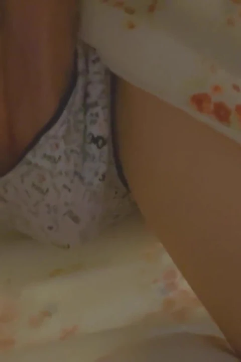 О мой бог! Его грязный член под юбкой в метро