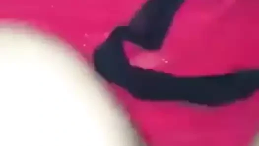 Vashkha kıllı kedi dudaklarını gösterir