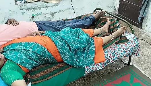 Üvey kız kardeş ve ben yatakta rahatlarken aniden onunla seks yapmak istediğimi düşündüğü için şok oldu.