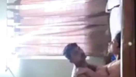 Hintli çiftin sert fantezisi