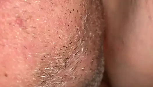 Naughtiaeve harika bir klitoris sevişme ve yalama var