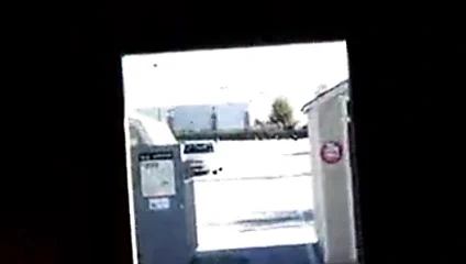Sürtük eş sikikleri yabancı içinde araba ve parking lot