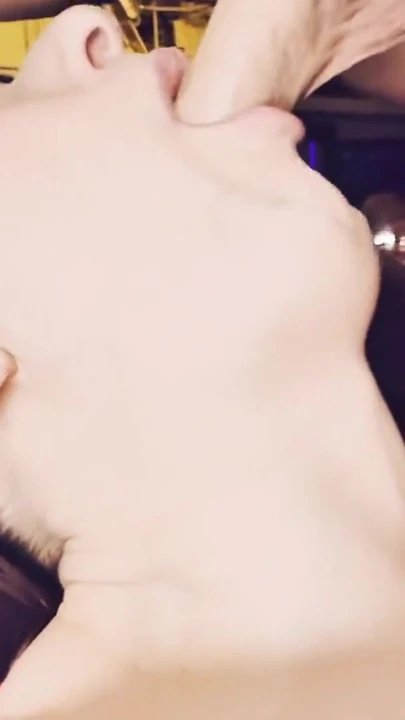 Jezebellajb transeksüel döl yutuyor yüz sikişi dizlerinin üzerinde gırtlağına kadar alıyor kadın kılıklı döl yutuyor travesti bayan | Klip 1