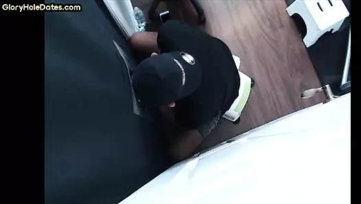 Yaşlı sik deliği amatör eşcinsel erkek arkadaşının yarağını delikten sikiyor