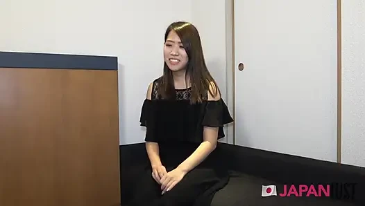 Minyon küçük memeli Asyalı sert seks ve dölleme