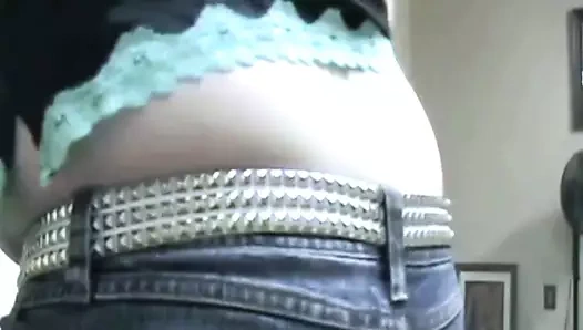 Chubby slut farting in jeans