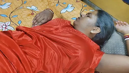 Bugün çıplak üvey kız kardeşimi siktim