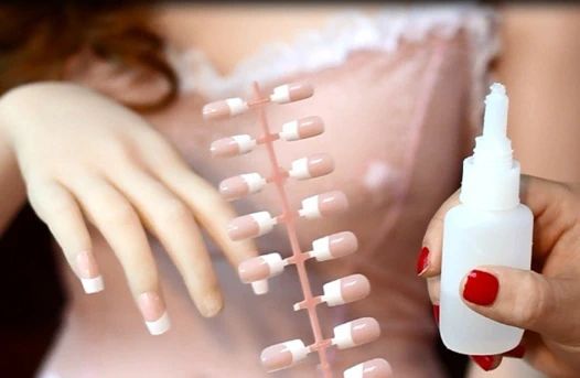 Aşk bebeğiniz için yeni çiviler takın