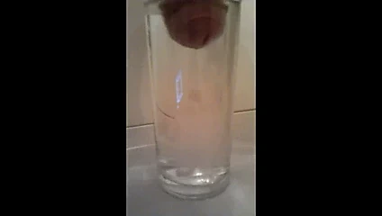 Bir bardak suya boşalmak