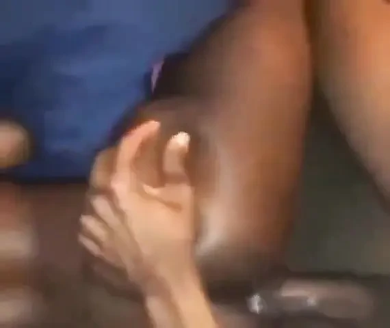 Üvey kız kardeşimin küçük götünü sikiyorum