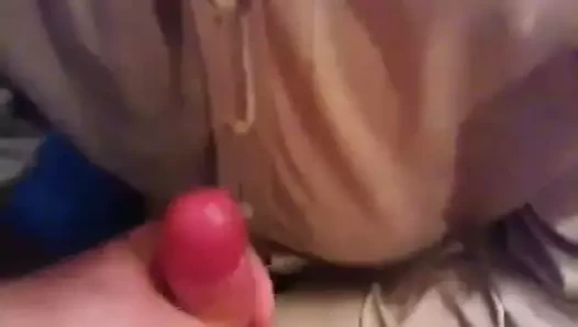 gömleğinin her yerinde