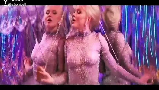 Arkadaşım aracılığıyla parladı