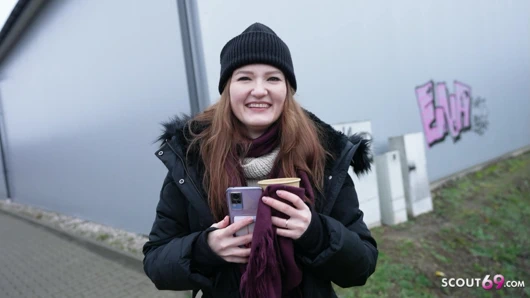 Alman izci - esnek kızıl genç Olivia Westsun prezervatifsiz sikişiyor