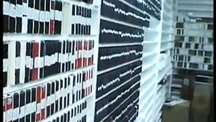 Dik abanoz adamlar büyük siyah çük kapar ve ona bir oral seks verir