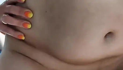 Yağlanmış Emma'nın elle muamelesi, amcıkla muamele, amcıkla azdırma ve yağlanmış yarağa binme