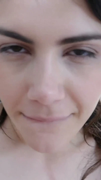 Büyük memeli İtalyan MILF Valentina Nappi ve atletik sarışın Mary Kalisy ile rüya üçlü seks | Bölüm 1