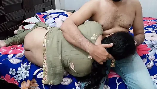 Hintli anne ve gerçek üvey oğlu edepsizce konuşuyor