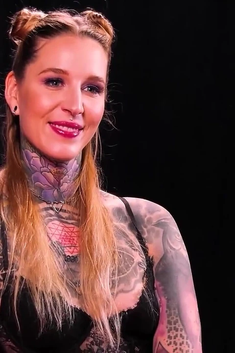 GGG Джон Томпсон - татуированная женщина с идеальным телом на GGG в первый раз