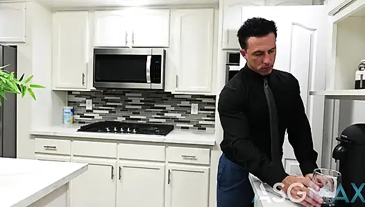 Pride Studios - üvey oğul Zac Steele üvey baba Reese Rideout'un şişman götünü sikiyor