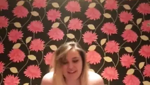 Düzgün vücutlu amatör sürmek büyük yapay penis