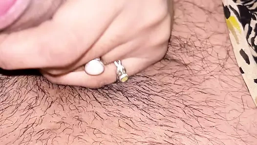 Baldız göğüslerini salladı ve gülümsedi