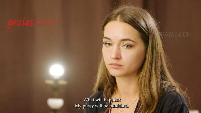 Бедная крошка рыдает, когда жестокий господин порет ее киску