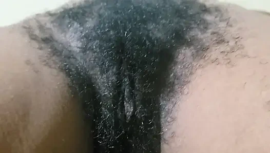 Kıllı amcık orta yaşlı seksi kadın korunmasız arzuyla dolu tutkulu bir yetişkin karşılaşmasında sert seksin tadını çıkarıyor