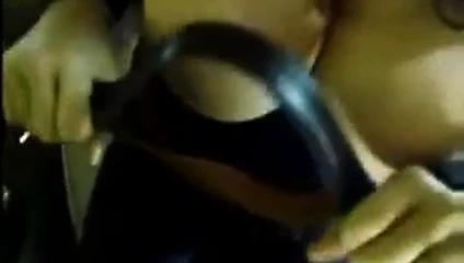 Göğüsleri mükemmel bir set ile gerçekten sıcak amatör kız