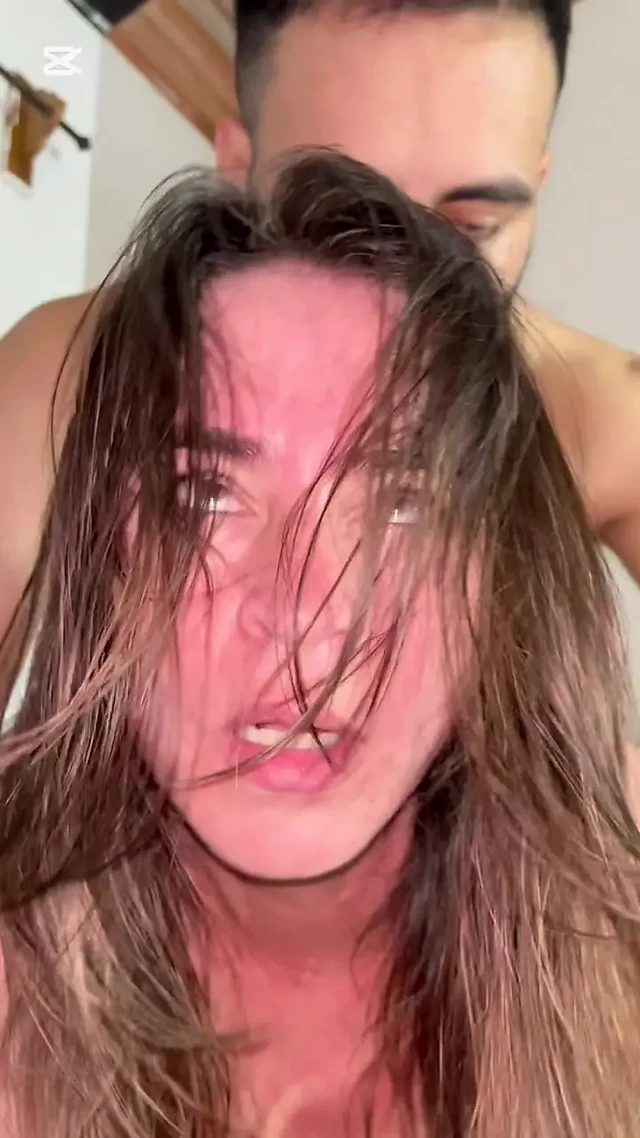 Seksi olgun iç çamaşırlı ve tangayla sikilen ev yapımı seks büyük memeli gerçek büyük memeli üvey anneye geliyor