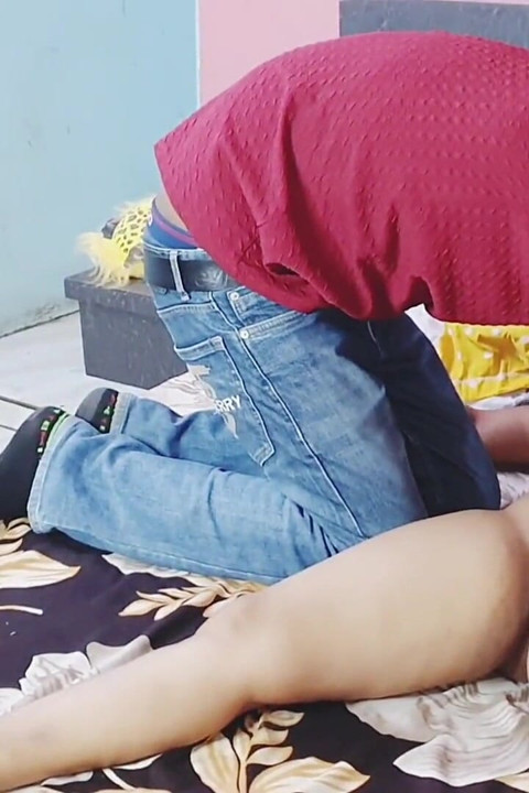 Çalmaya geldi ama seksi yengeyi gördükten sonra onu sikti...