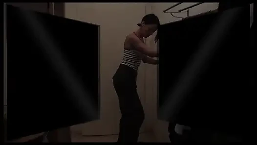 Seksi esmer hatun kölesini cezalandırıyor