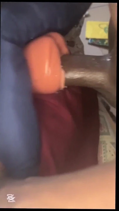 O oyuncak amcığı ne kadar derine boşaltıp siktiğimi izle