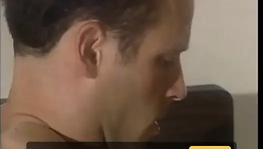 Güzel klas sarışın amını yalatıyor ve domaltarak sikiyor