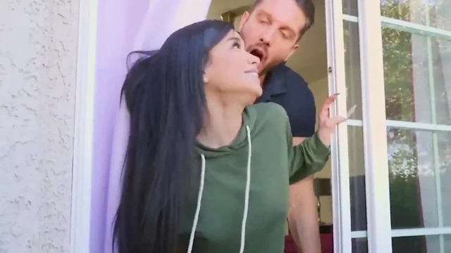 Lezbiyen büyük çük büyük baştankara sıska savannah sixx gets gergin