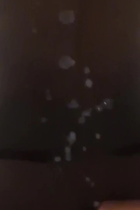 Plaj partisinde zenciyi tavlıyor