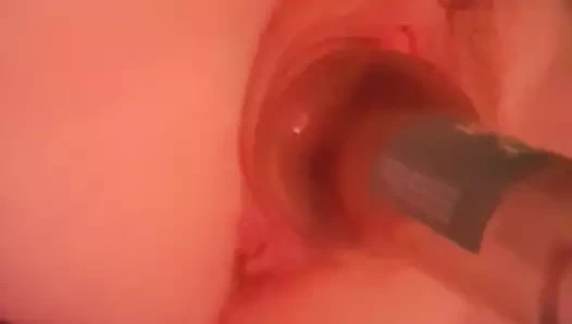 Seksi sürtük bir şişe doğurur ve esneme nöbeti onu kedi