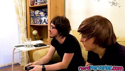 Breasty sürtük becerdin ve hunk