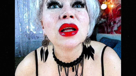 "Aimee ateşli orta yaşlı seksi kadın" - yarak emmeyi seviyorum .!. )) (resmi video, renk versiyonu)