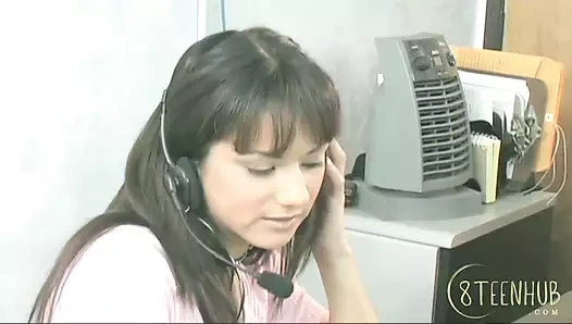 8teenhub - Nadia Styles iş yerinde seks yapan ateşli bir resepsiyonist