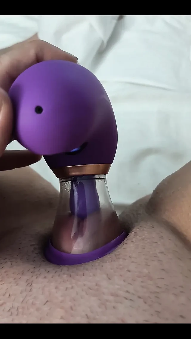 Oyuncağımı iyi bir küçük sürtük gibi kontrol ederken kendimi kaydetmemi söyledi