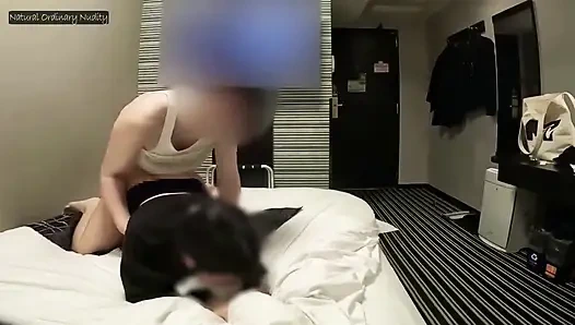 Charmflip sıcak, konuşkan güzellik sadık hayranının ötesinde yasak sıcaklara giriyor