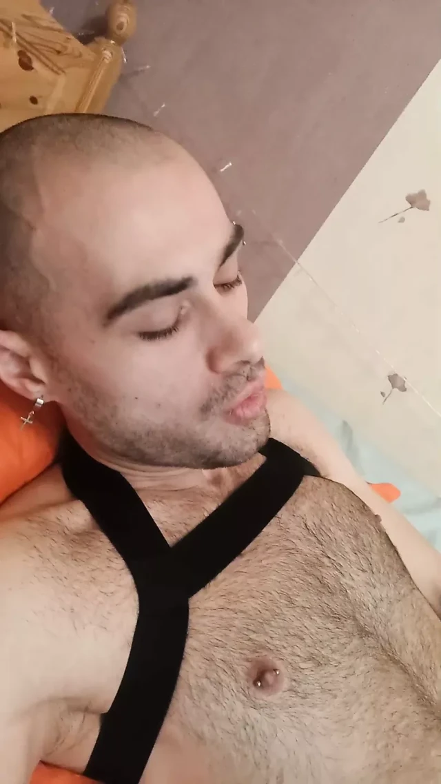 Sikim oyuncakta. garip sesler çıkarıyor. 2'yi geçti