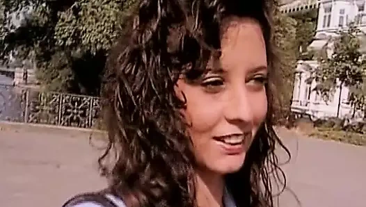 Ateşli Alman sürtük kamera önünde mastürbasyon yapıyor