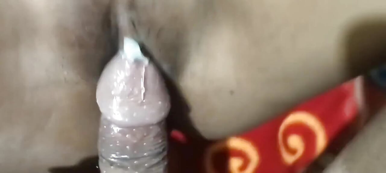 Hintli hizmetçi çok ateşli ve seksi hizmetçi yüksek sesle inliyor