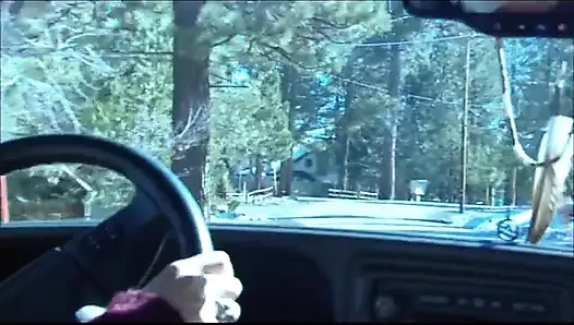 August yeni erkek arkadaşını ziyaret ediyor