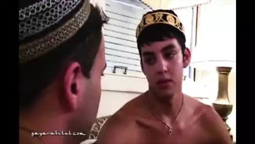 Gayarabclub.com - Arap çocuk gizlice