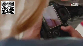 Bulgar sarışın güzellik iç çamaşırından çıkar