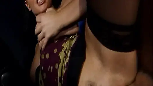 Büyük memeli esmer Alman orta yaşlı seksi kadın anal sikiliyor