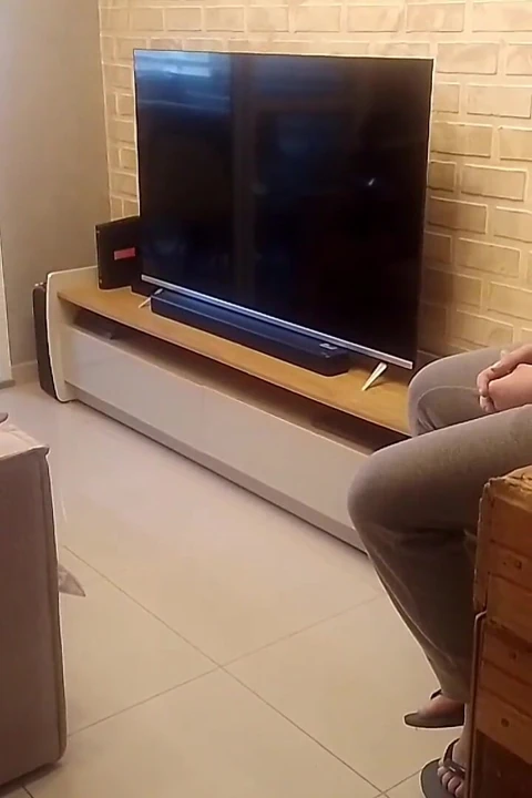 Arkadaşının kocasıyla dışarı çıkmak için tutuldu