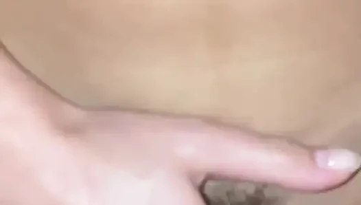 Aile Partisi Sırasında Minik Genç Üvey Kız Kardeşini Sikiyor